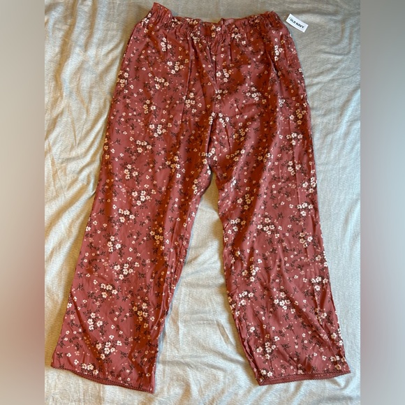 ⭐️ 4/$10 Pink Floral pants - Picture 1 of 4